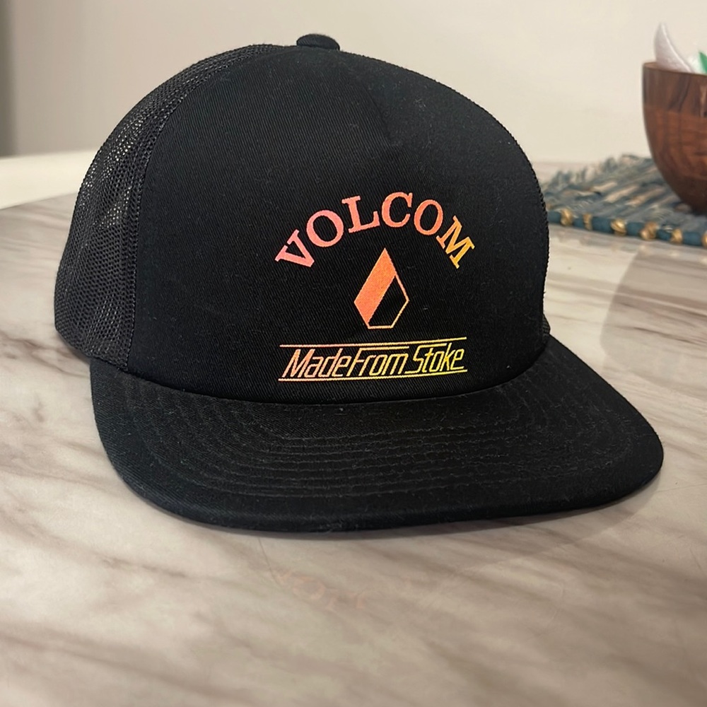 VOLCOM SNAPBACK HAT